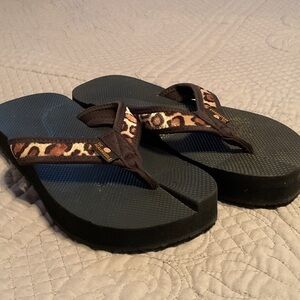Healing Sole Leopard Print Flip Flops